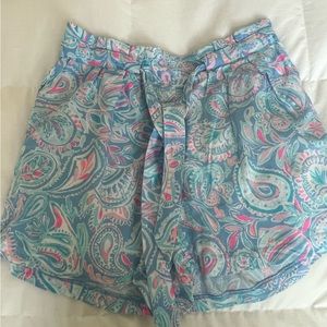 Lily Pulitzer size medium kaylene shorts. EUC